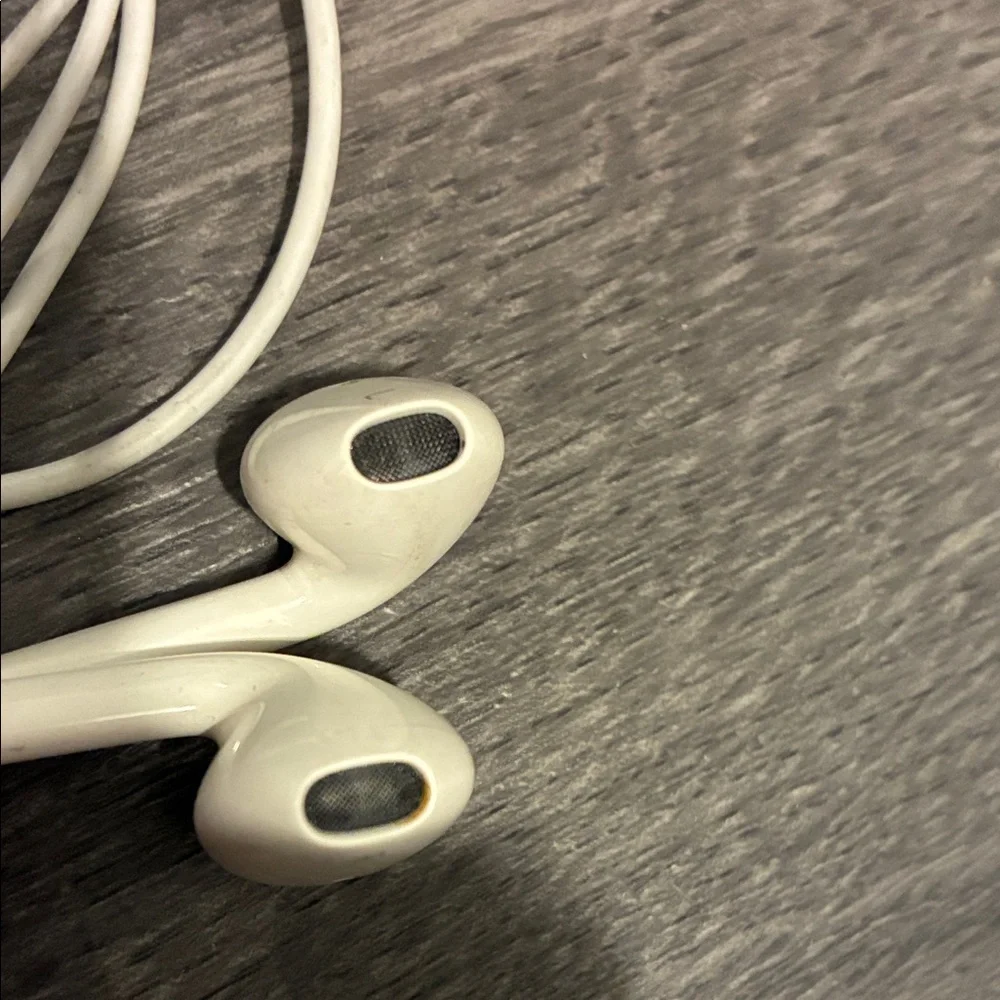 All 3 Apple White Earbud Headphones 3 Pack - Picture 3 of 5